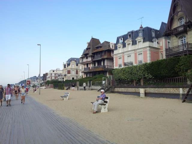 Un Chez Soi Bord De Mer Trouville-sur-Mer Exterior foto